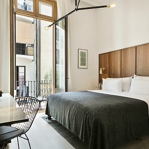 Zimmer mit Kingsize-Bett